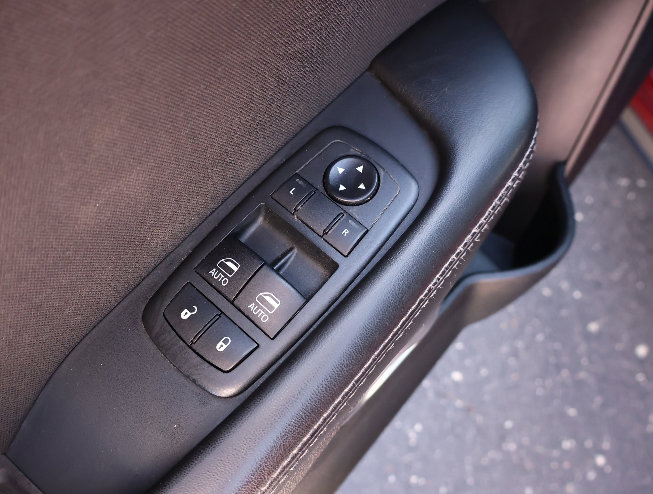 Used 2020 Dodge Challenger SXT w/ Blacktop Package image 6