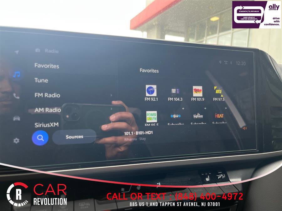 Used 2025 Toyota Camry XSE FWD image 12