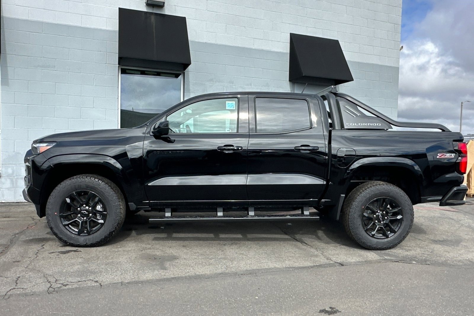 New 2025 Chevrolet Colorado Z71 w/ Midnight Edition image 9