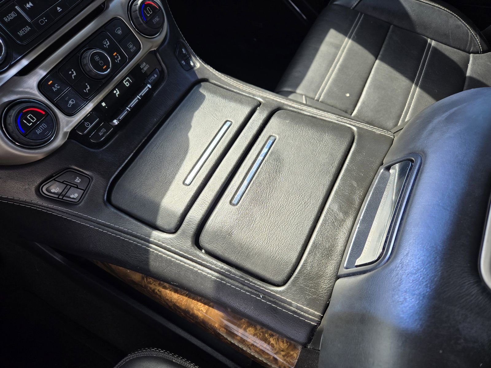 Used 2015 GMC Yukon Denali w/ Premium Package image 17