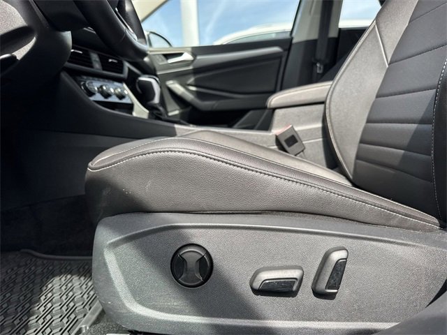 Used 2023 Volkswagen Jetta SE image 12