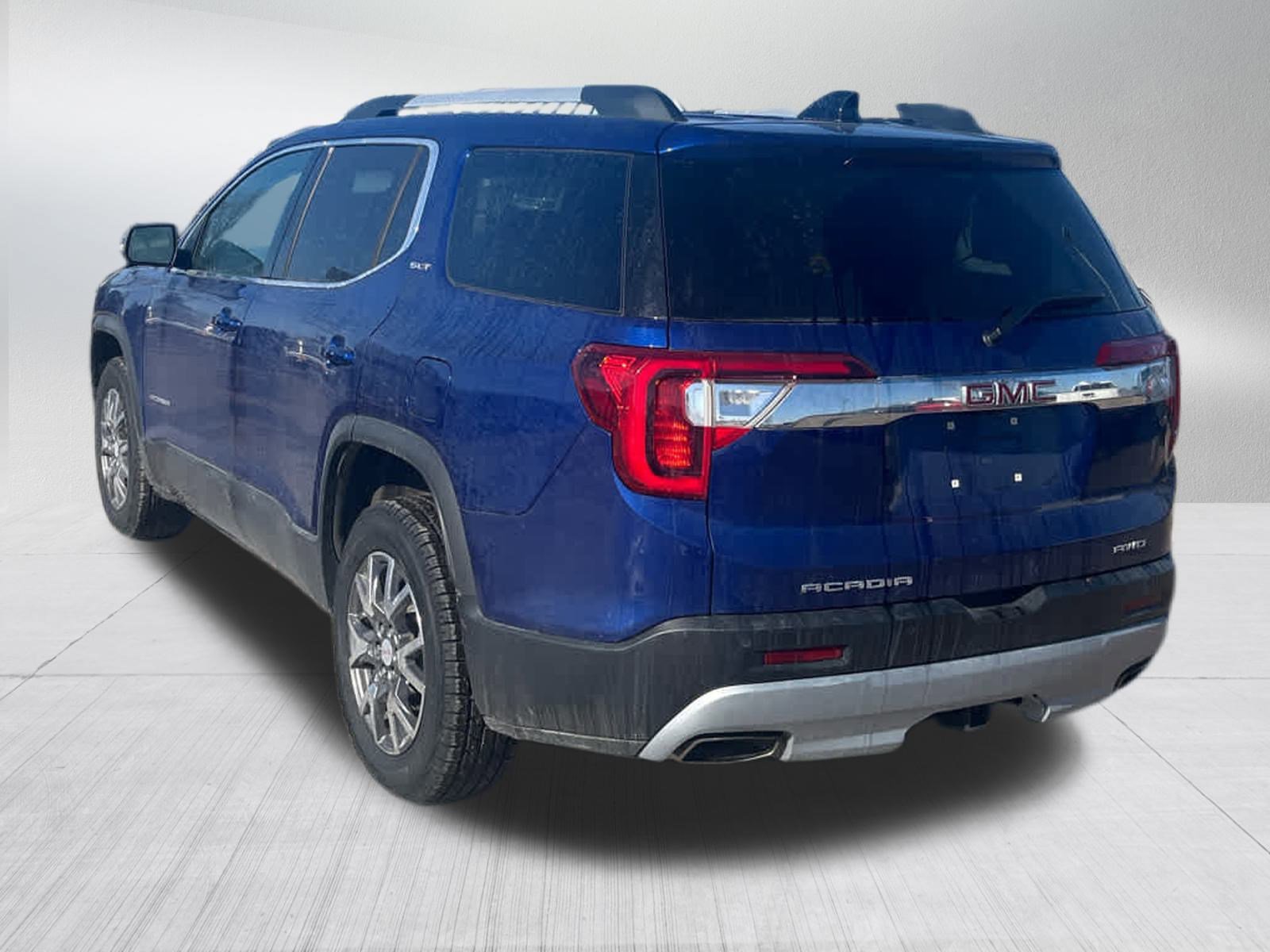 Used 2023 GMC Acadia SLT w/ Preferred Package image 7