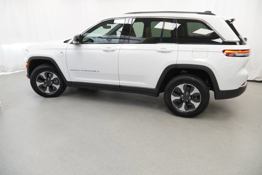 Certified 2022 Jeep Grand Cherokee Limited 4xe w/ Luxury Tech Group II AWD/4WD image 15
