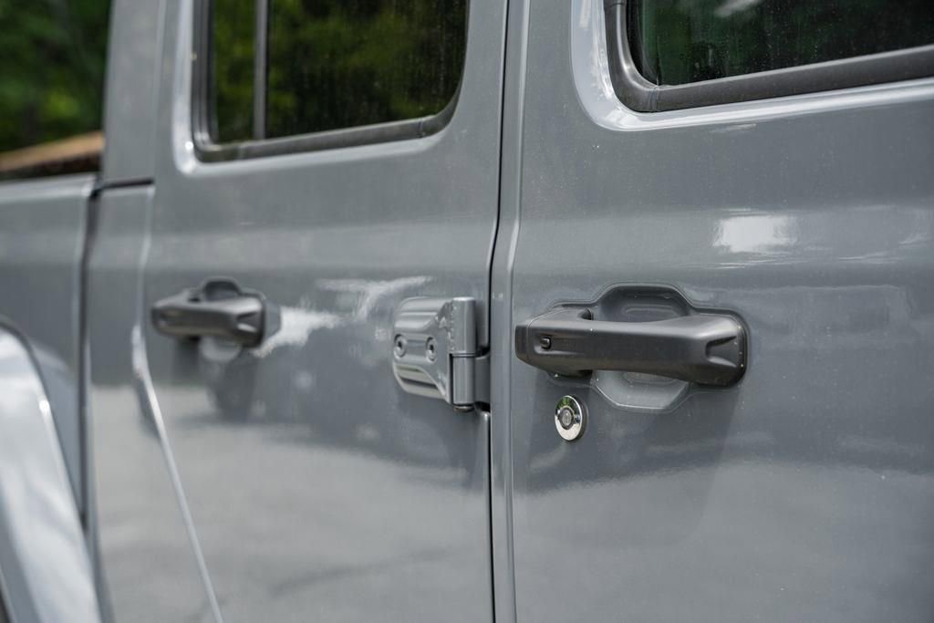 New 2025 Jeep Gladiator Sport AWD/4WD image 19