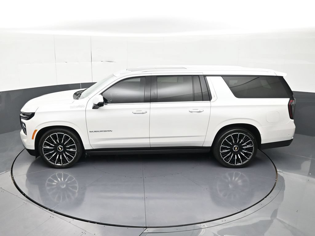 Used 2025 Chevrolet Suburban High Country AWD/4WD image 17