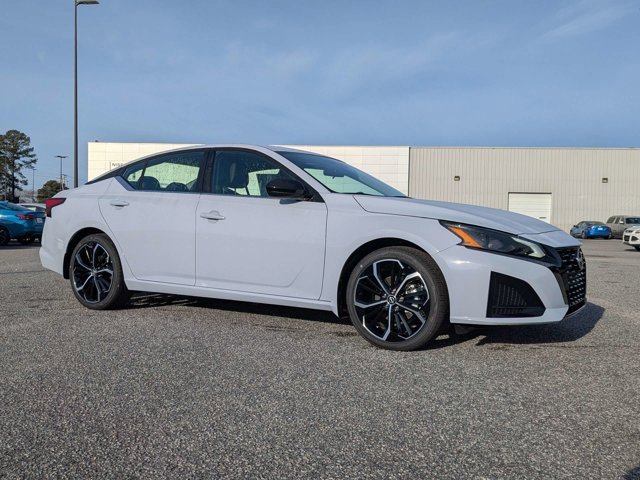 New 2025 Nissan Altima 2.5 SR image 2