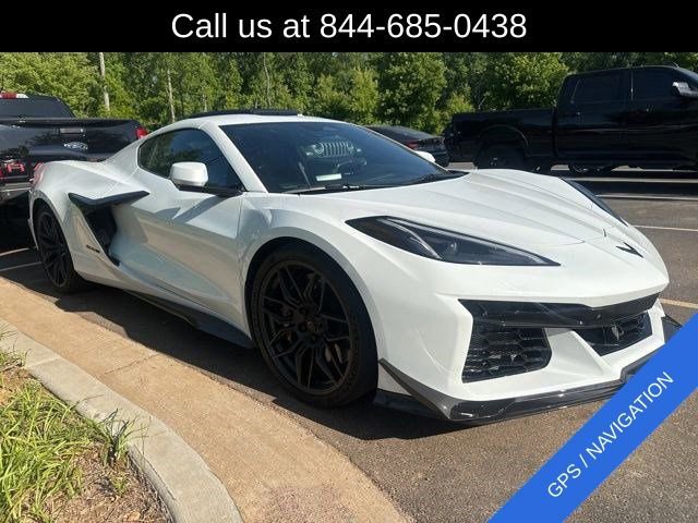 Used 2024 Chevrolet Corvette Z06 w/ Z07 Performance Package RWD image 2