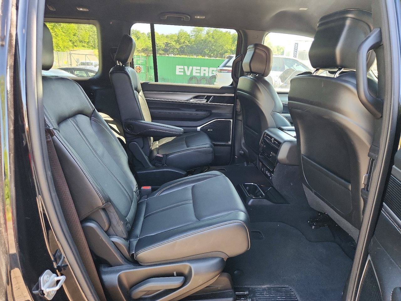 Used 2025 Jeep Wagoneer Series II AWD/4WD image 9