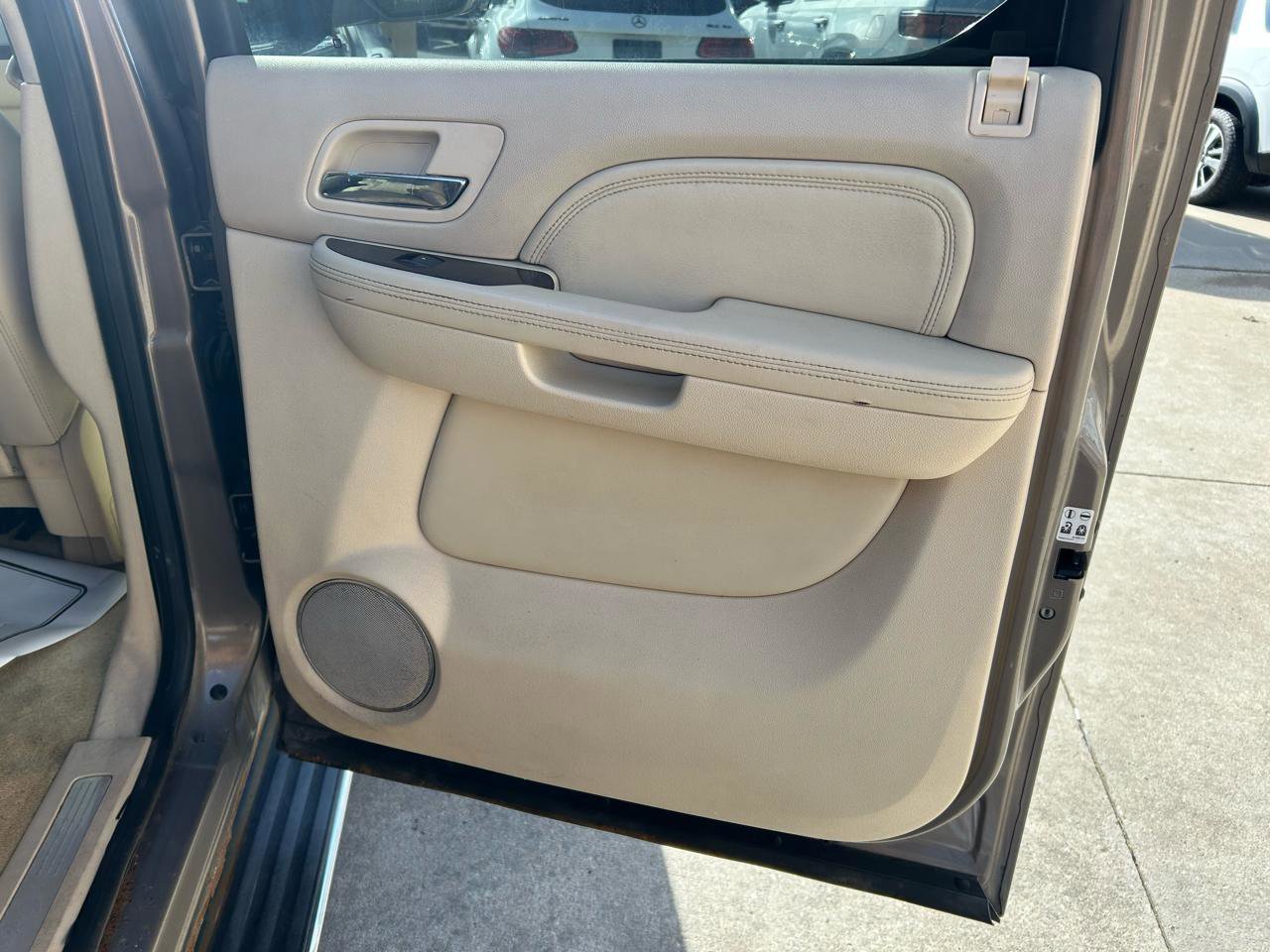 Used 2007 Cadillac Escalade ESV AWD w/ Information Package image 17