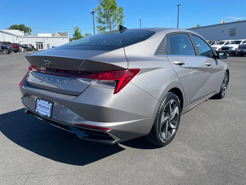 Used 2022 Hyundai Elantra SEL w/ Convenience + Premium Package FWD image 6