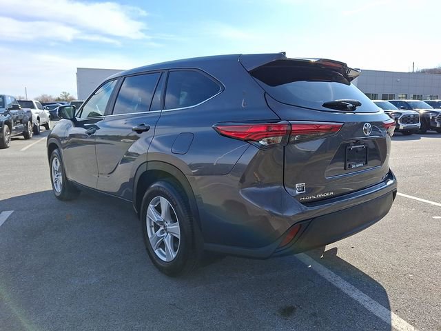 Used 2023 Toyota Highlander LE image 4