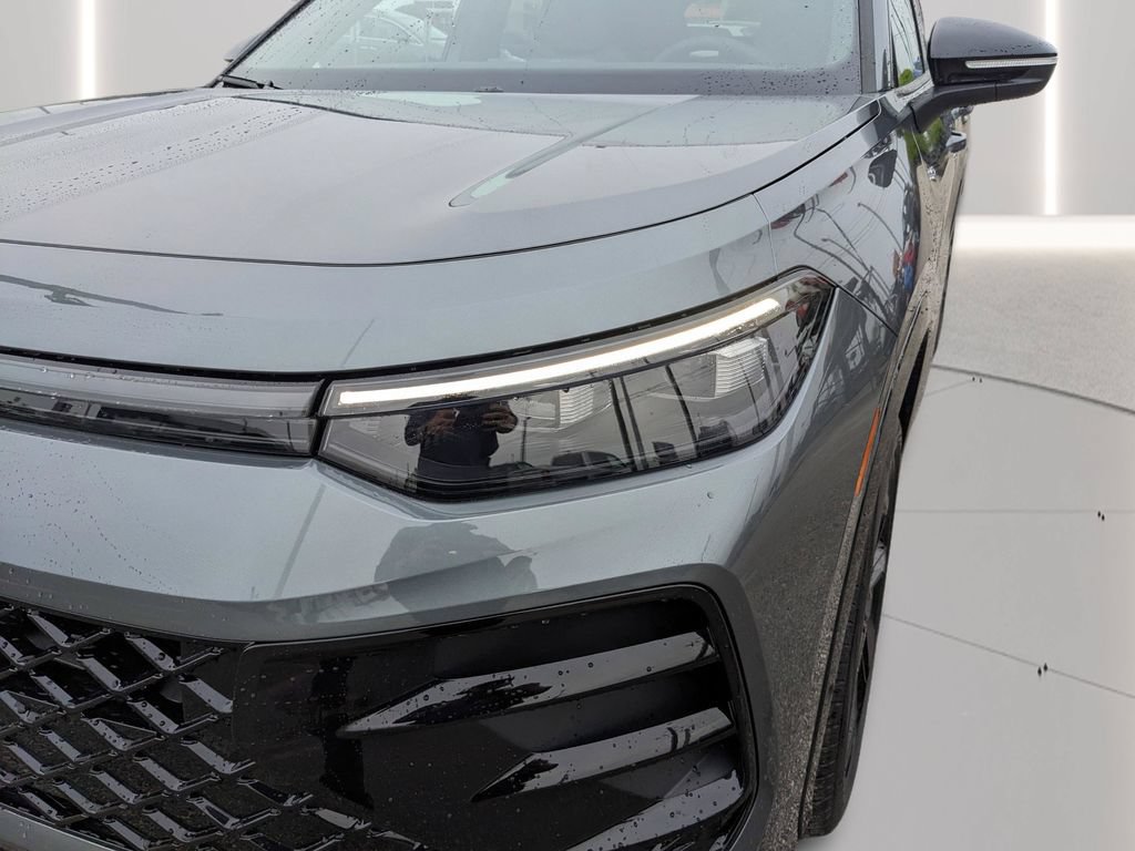 New 2026 Volkswagen Tiguan SE R-Line AWD/4WD image 14