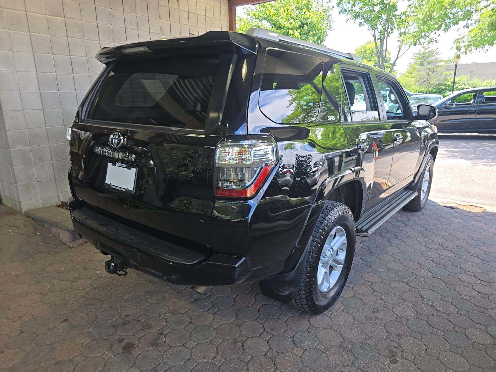 Used 2018 Toyota 4Runner SR5 AWD/4WD image 2