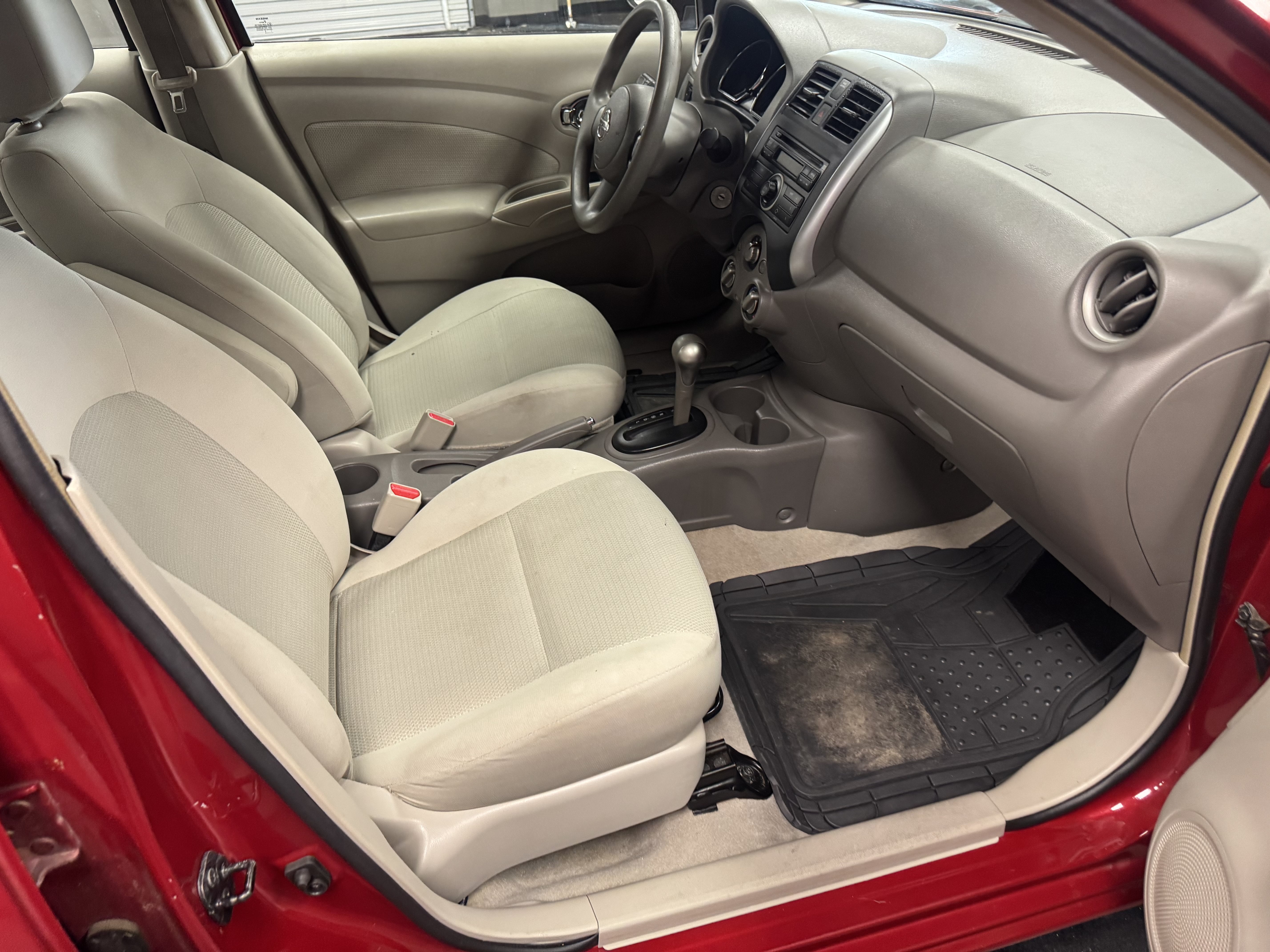 Used 2013 Nissan Versa SV FWD image 10