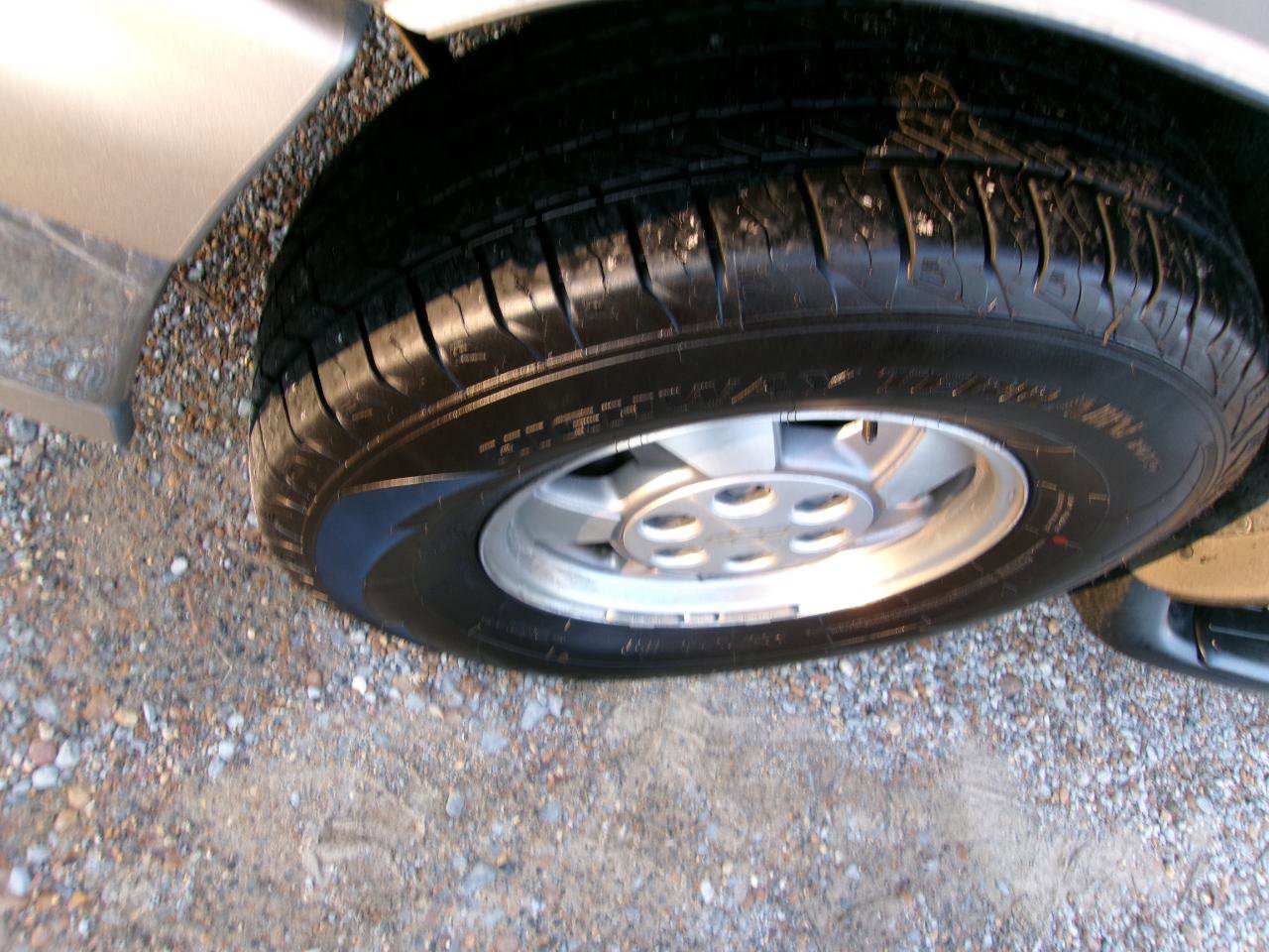 Used 2001 Chevrolet Suburban LT w/ LT Preferred Equipment Group image 3