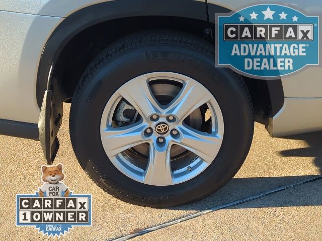 Used 2024 Toyota Highlander LE image 3
