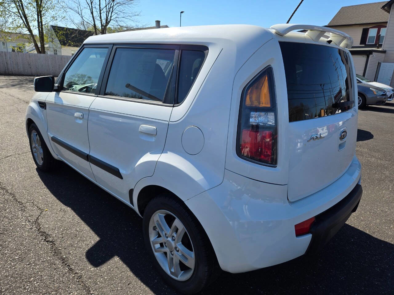 Used 2010 Kia Soul + FWD image 8