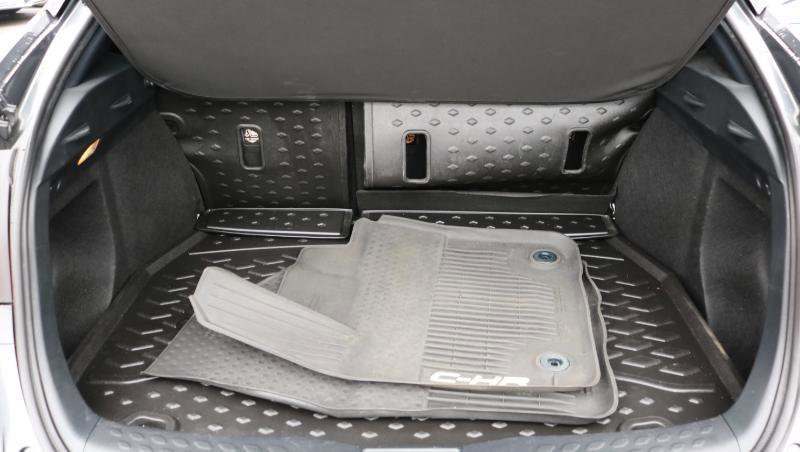 Used 2019 Toyota C-HR LE image 14