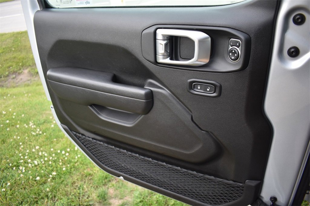 Used 2024 Jeep Wrangler Unlimited Rubicon w/ Technology Group image 38