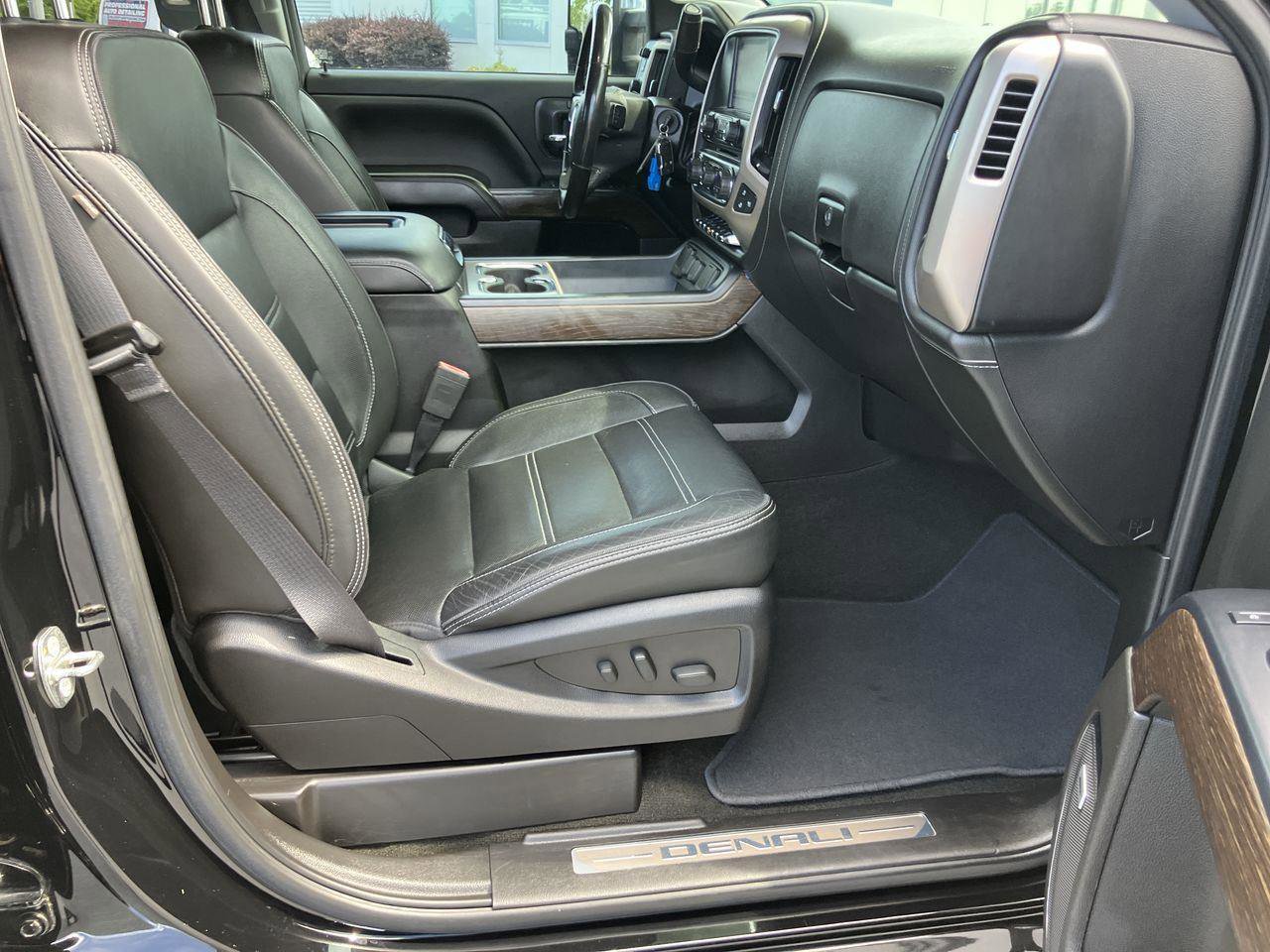 Used 2018 GMC Sierra 2500 Denali w/ Duramax Plus Package image 33