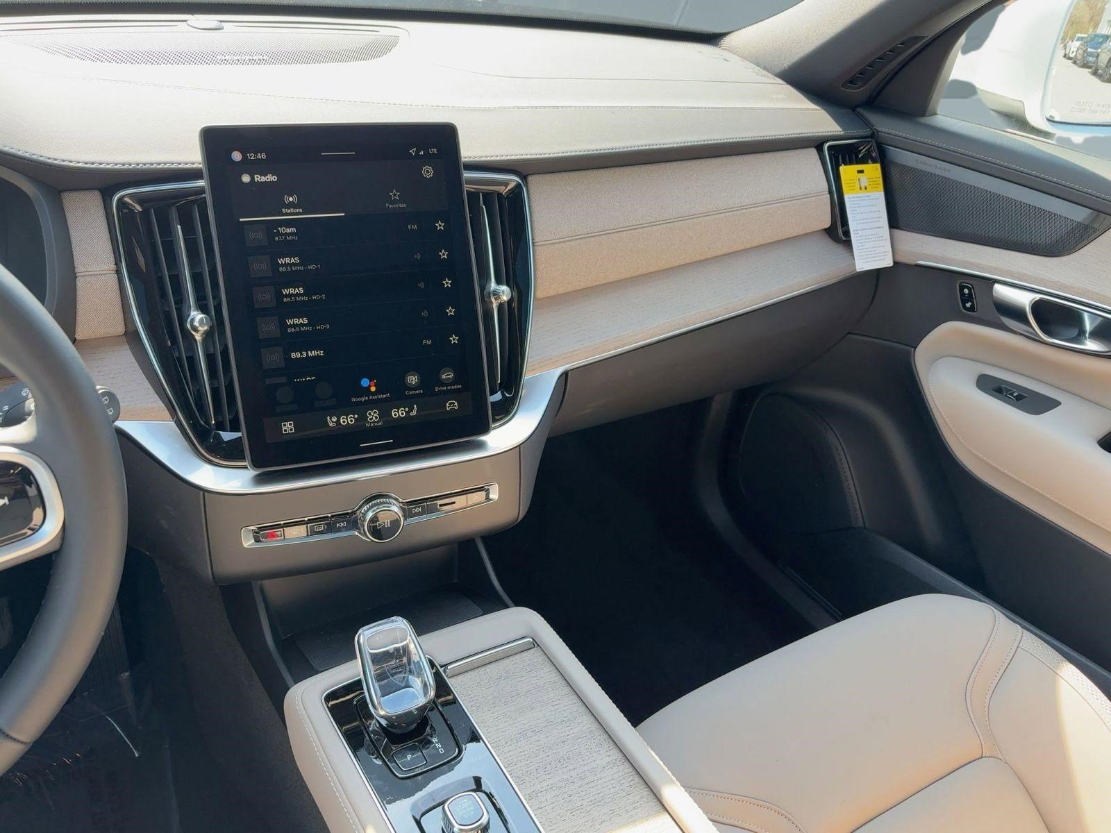 New 2026 Volvo XC90 T8 Plus w/ Protection Package Premier image 26