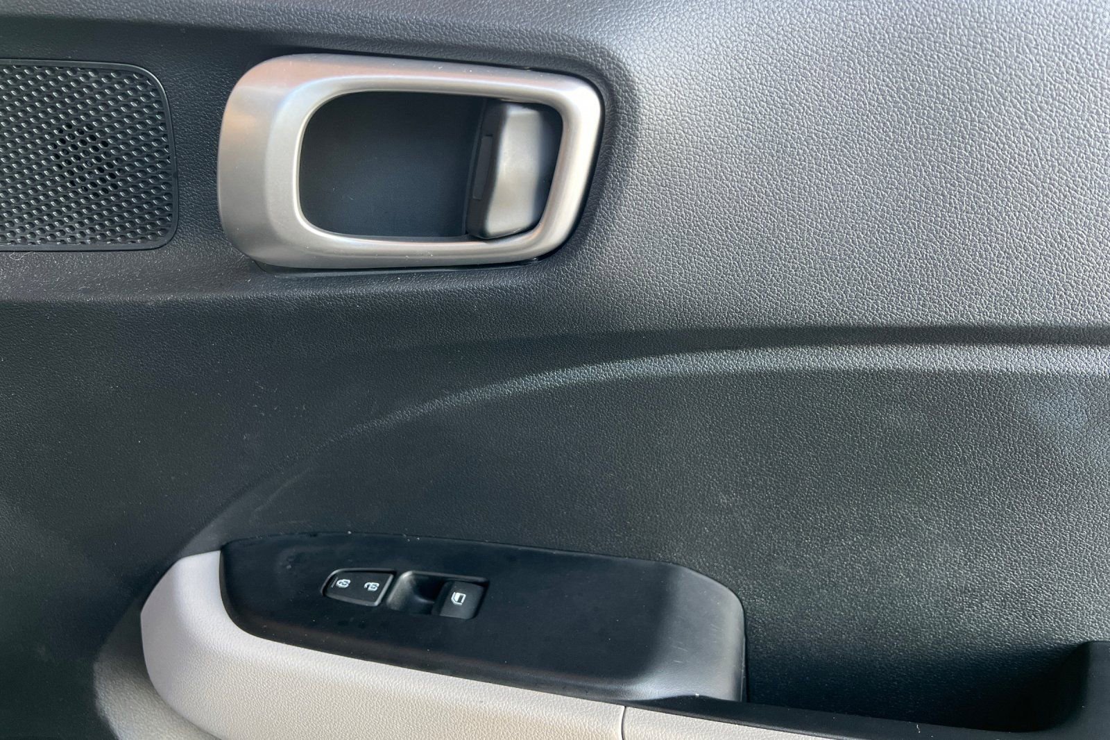 Used 2025 Hyundai Venue SEL image 23