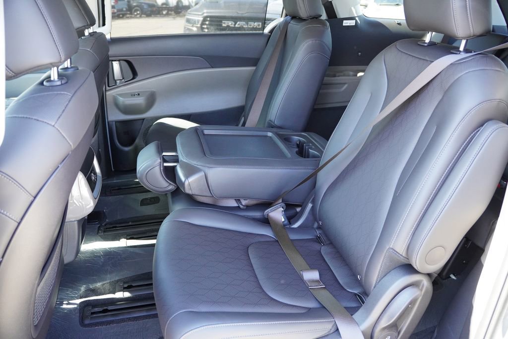 New 2026 Kia Carnival EX FWD image 11
