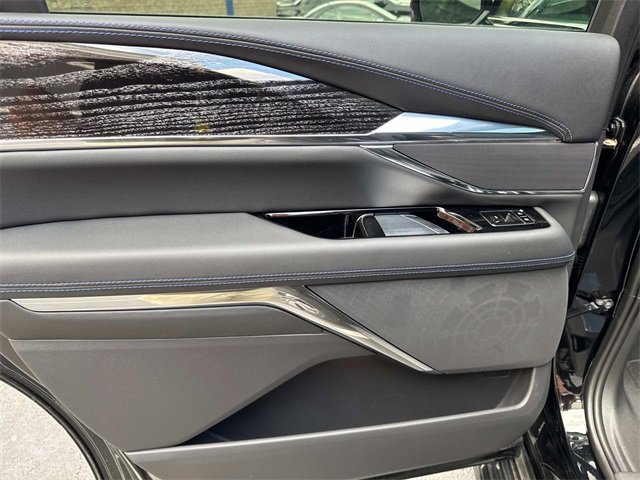 New 2025 Cadillac Escalade IQ Luxury 1 w/ Smart Trailering package image 12