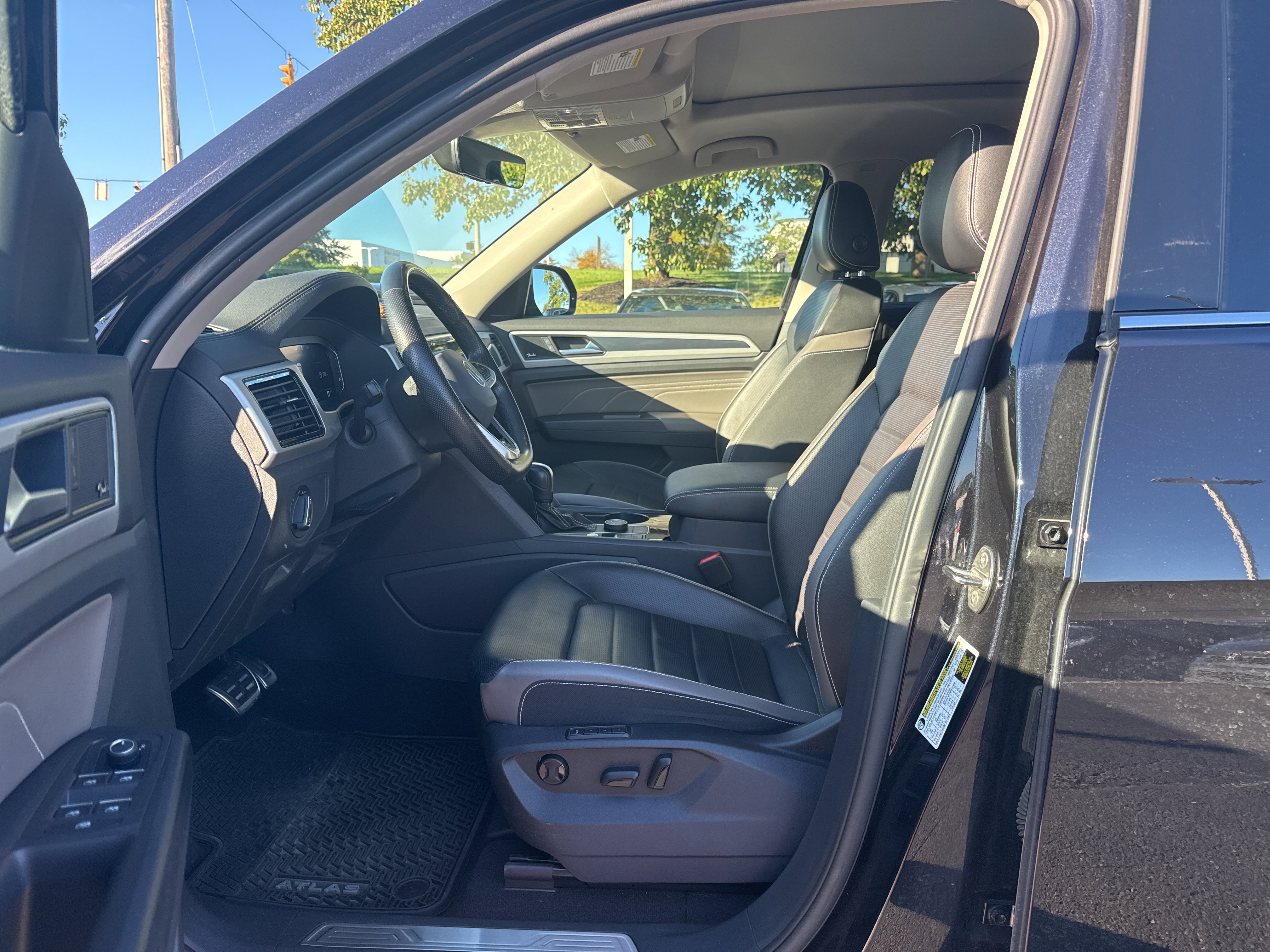 Used 2022 Volkswagen Atlas SEL Premium AWD/4WD image 11