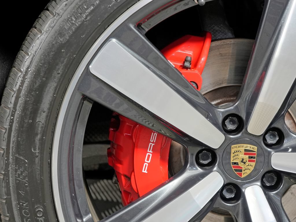 Certified 2023 Porsche Macan S AWD/4WD image 17