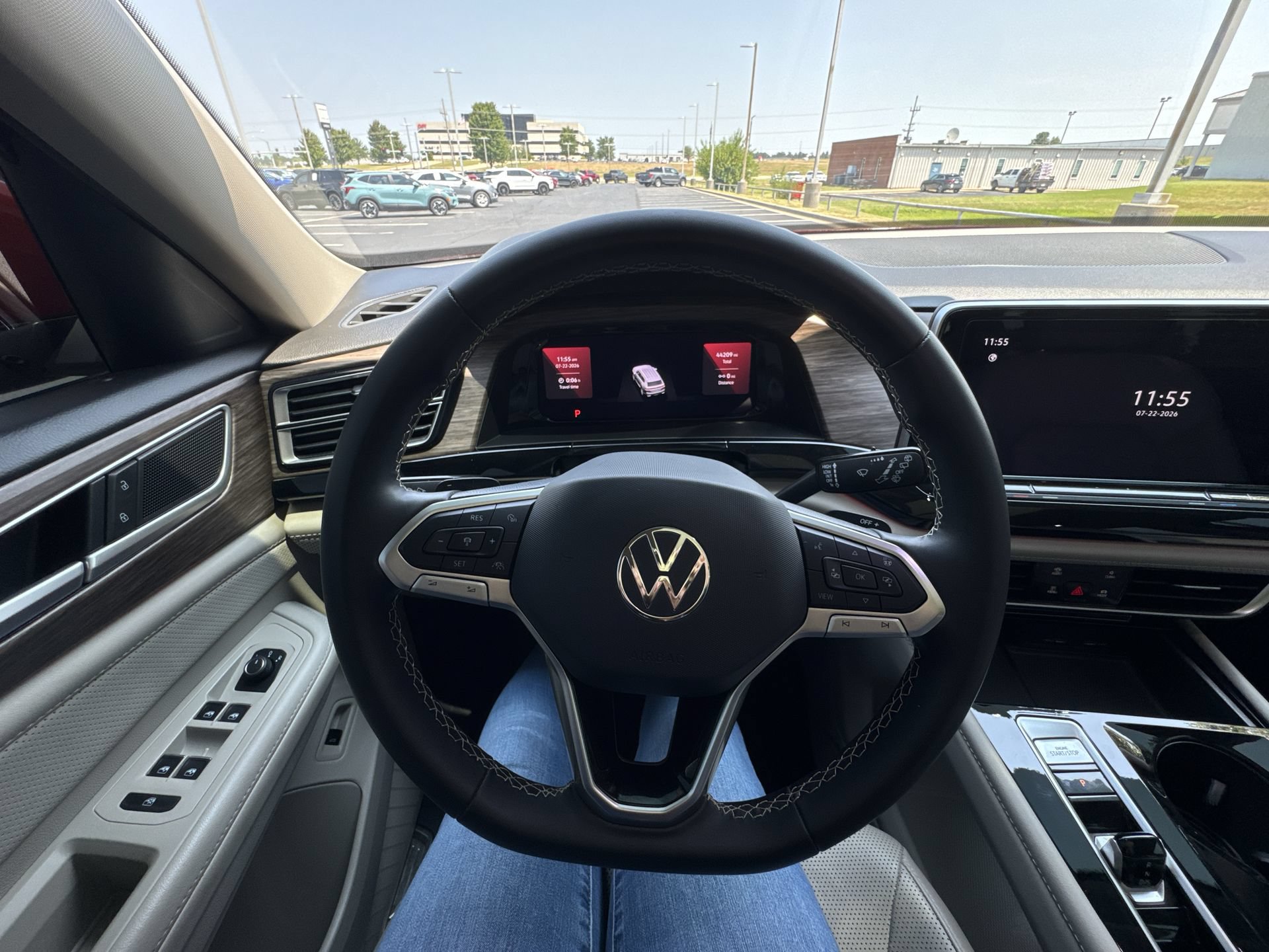 Used 2024 Volkswagen Atlas SEL AWD/4WD image 14