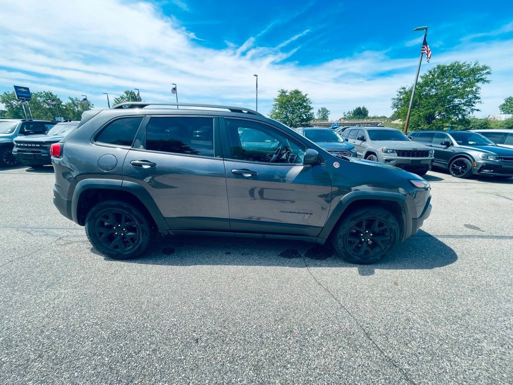 Used 2018 Jeep Cherokee Trailhawk w/ Cold Weather Group AWD/4WD image 7