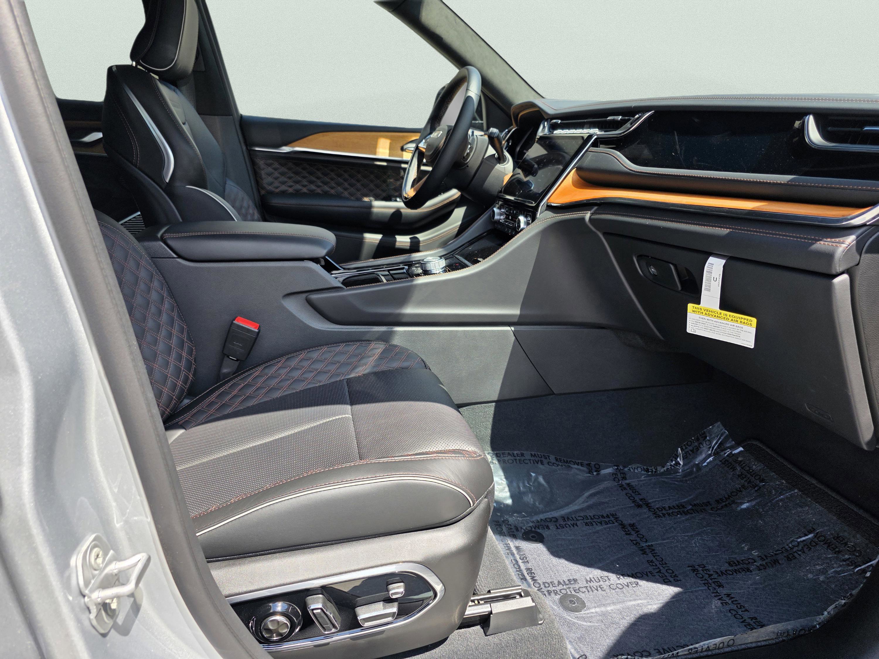Used 2023 Jeep Grand Cherokee Summit image 16