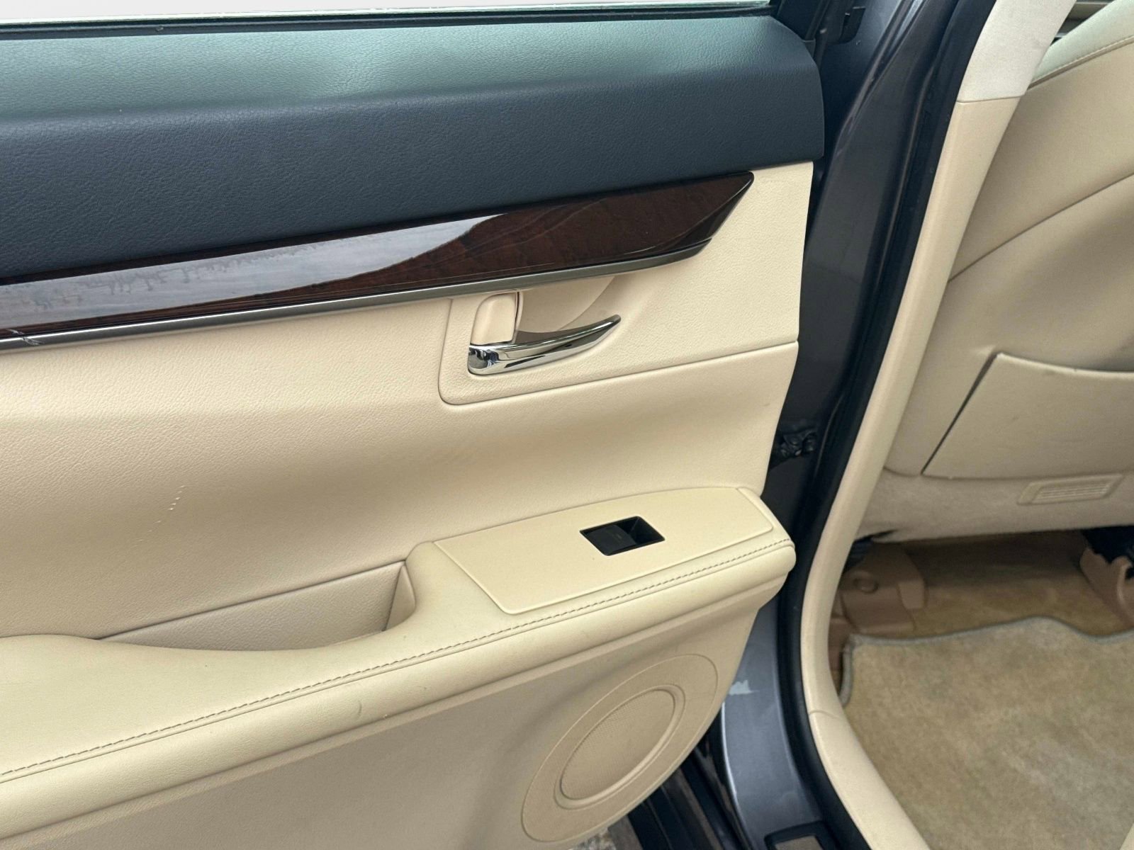 Used 2014 Lexus ES 350 w/ Luxury Package FWD image 11