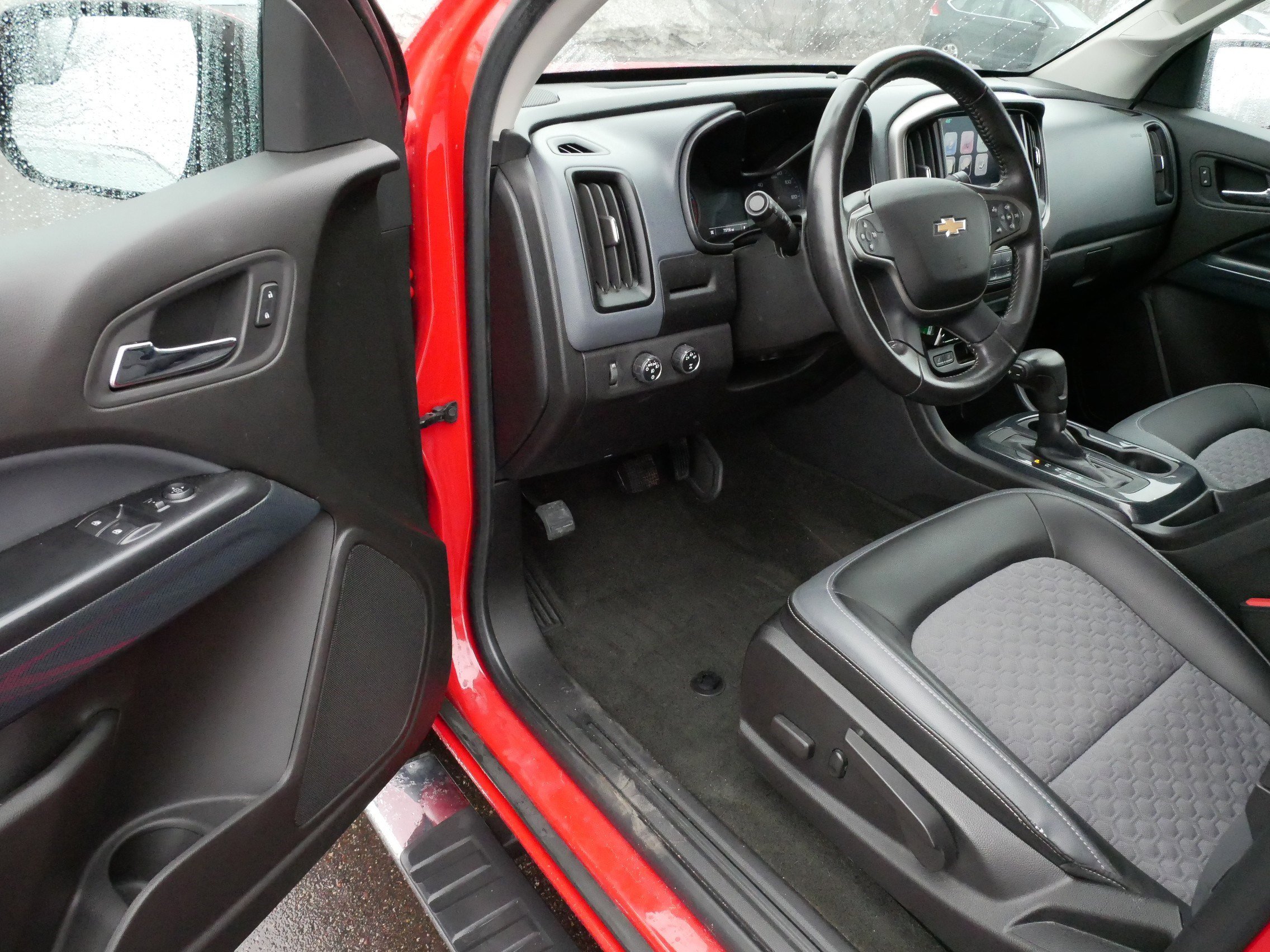 Used 2015 Chevrolet Colorado Z71 image 9