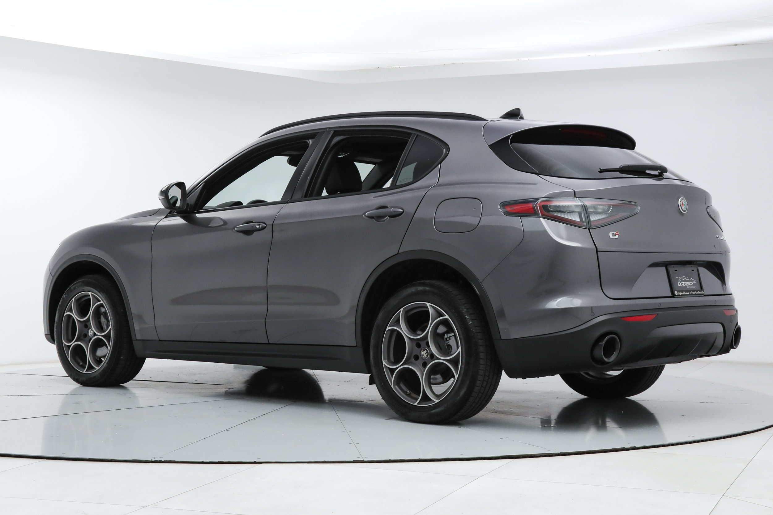 New 2025 Alfa Romeo Stelvio Sprint w/ Convenience Package AWD/4WD image 3