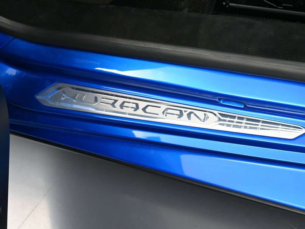 Used 2024 Lamborghini Huracan STO image 18
