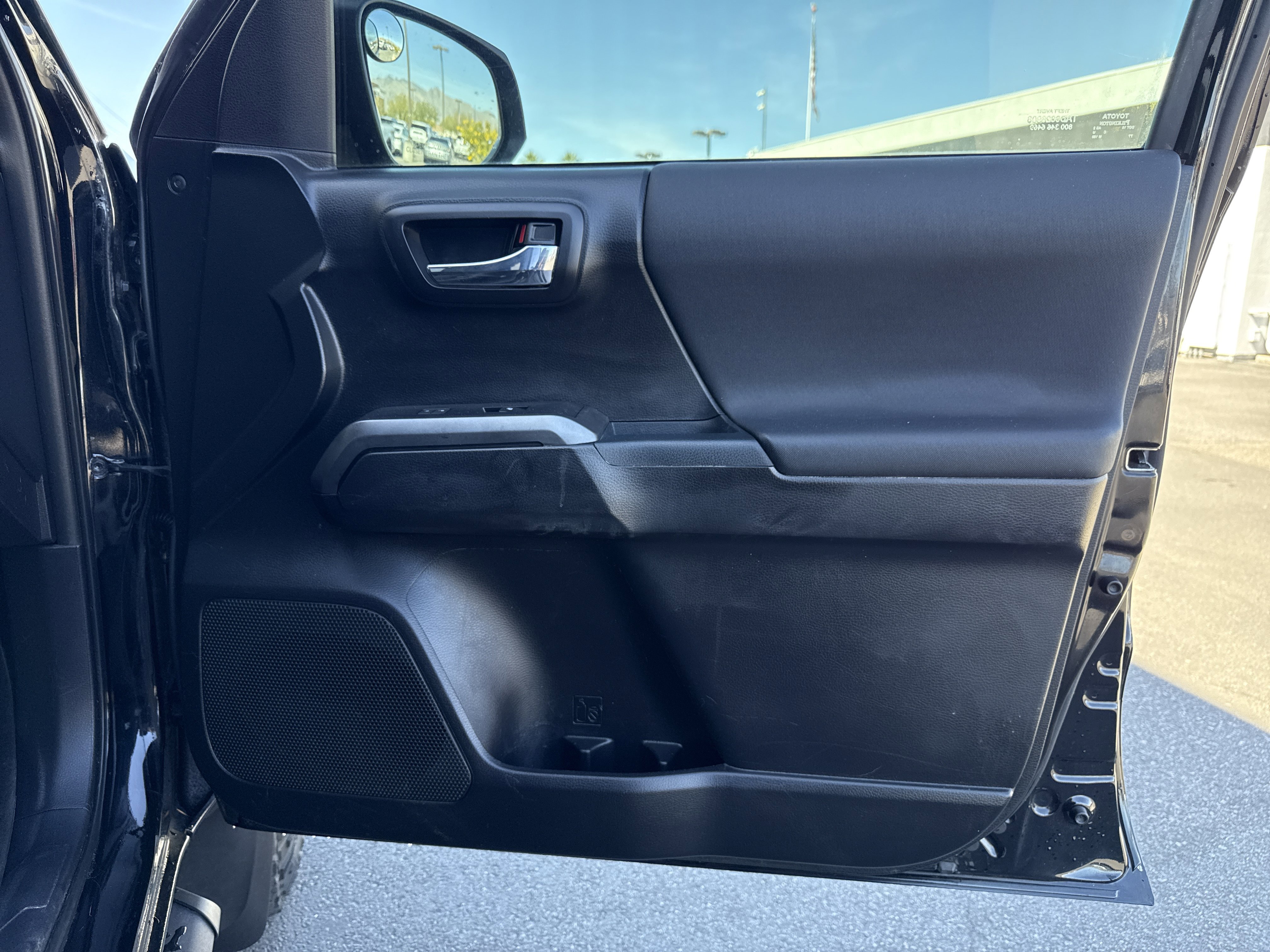 Used 2017 Toyota Tacoma TRD Off-Road w/ Tow Package (A/T) image 32