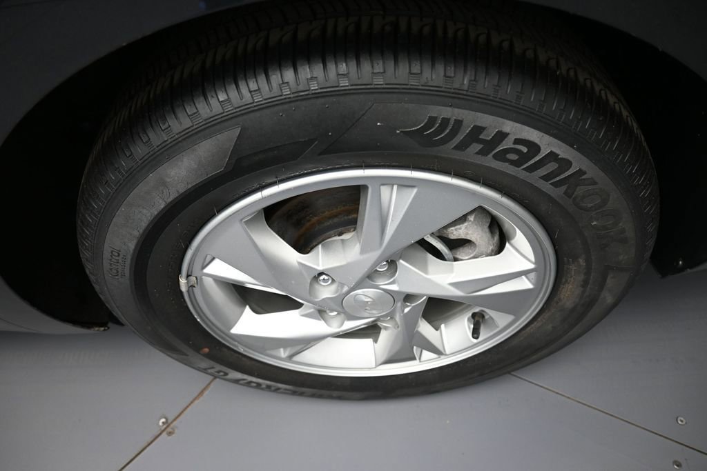 Certified 2021 Hyundai Elantra SE FWD image 15