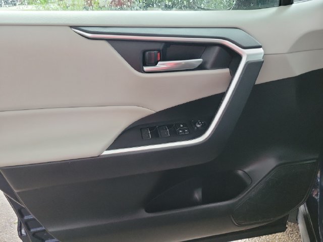 Used 2024 Toyota RAV4 XLE w/ Convenience Package FWD image 13