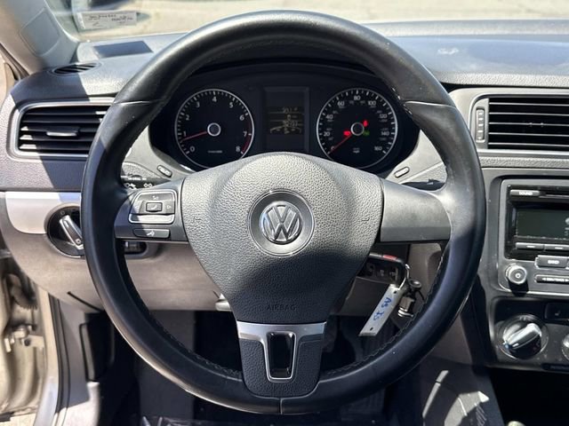 Used 2013 Volkswagen Jetta SE FWD image 18