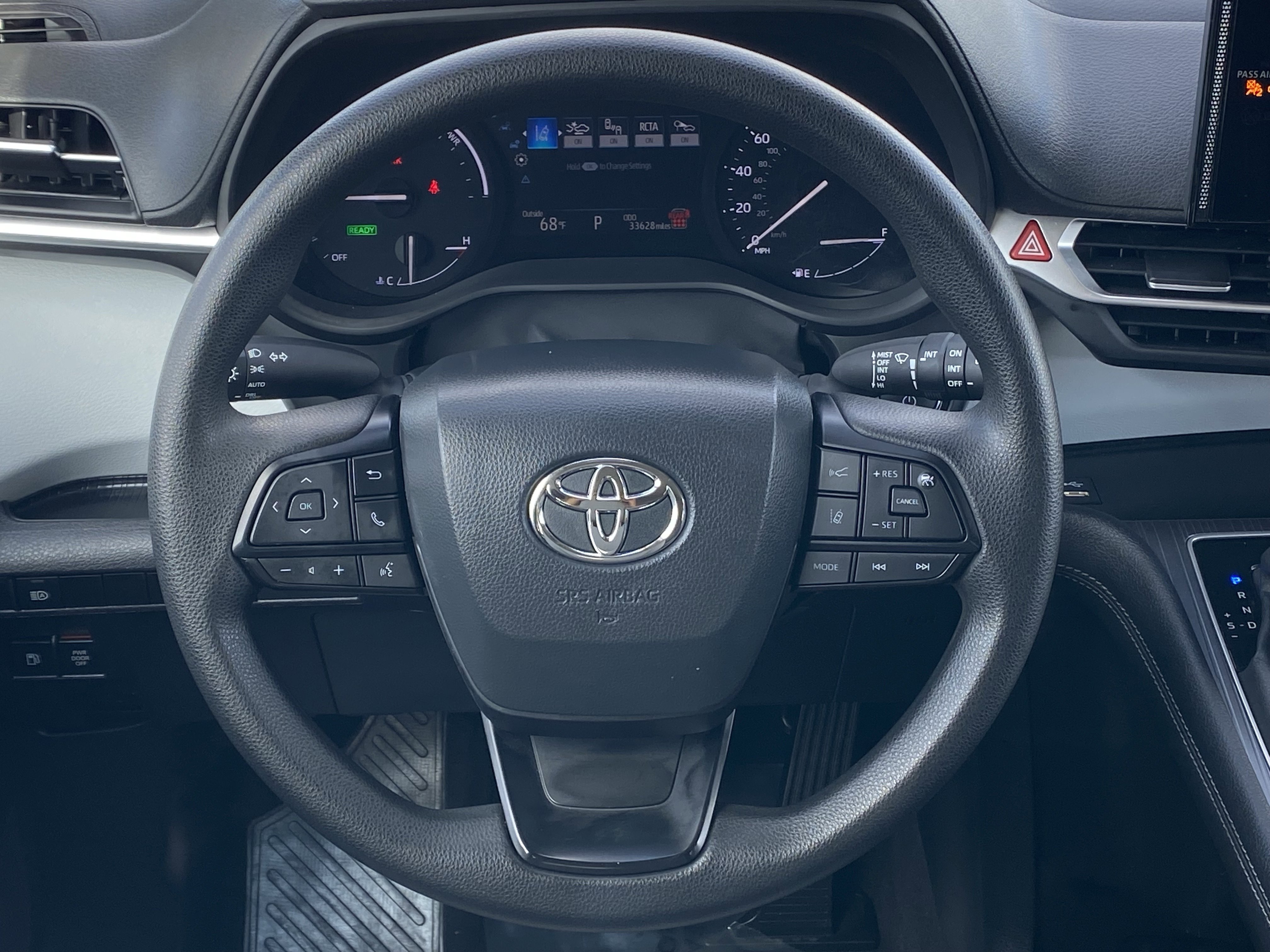 Certified 2025 Toyota Sienna LE FWD image 17