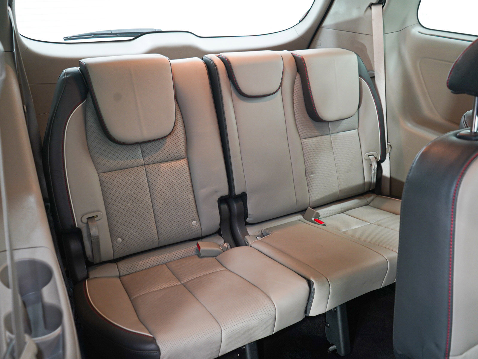 Used 2018 Kia Sedona EX image 16