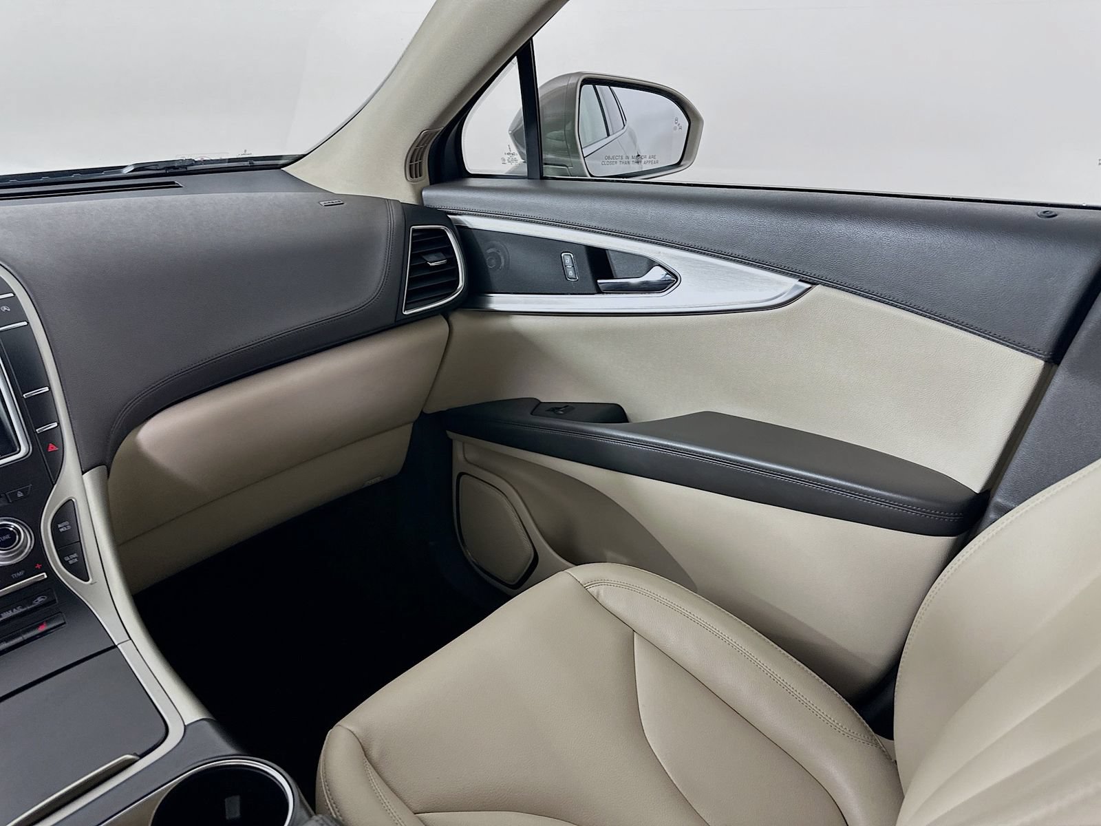 Used 2019 Lincoln Nautilus FWD image 23