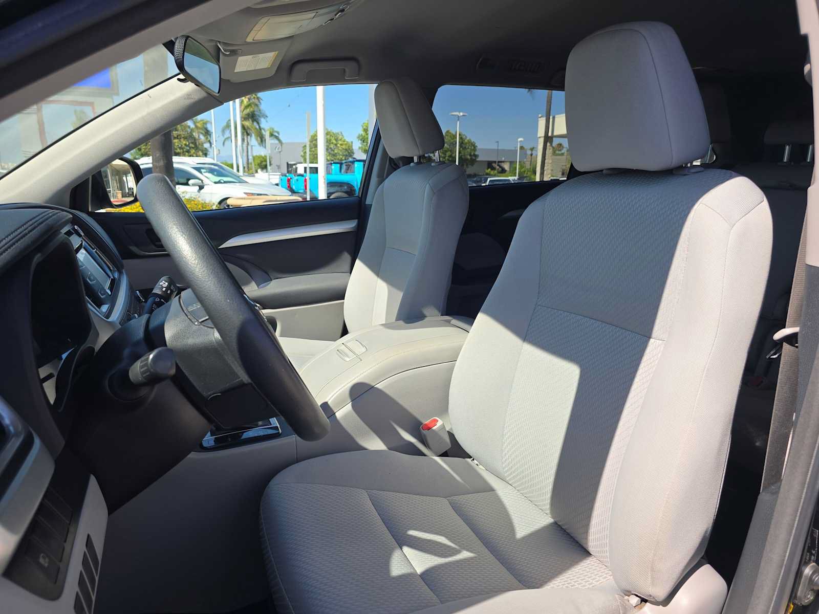 Used 2018 Toyota Highlander LE FWD image 22