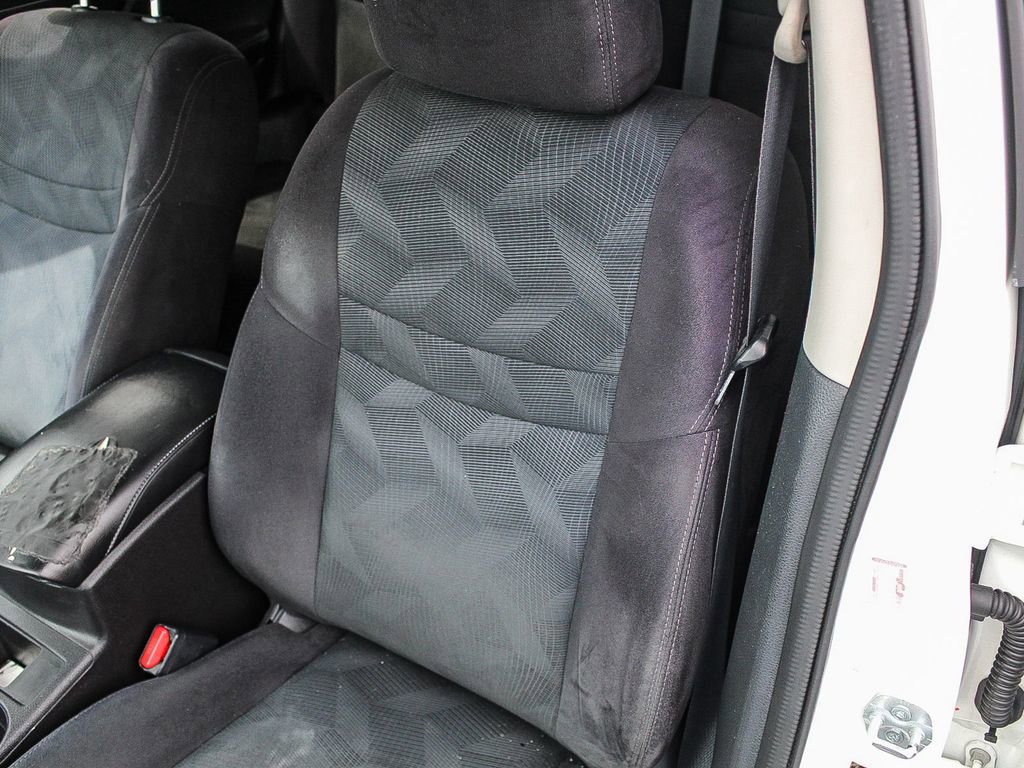 Used 2014 Nissan Rogue SV w/ SV Family Package image 27