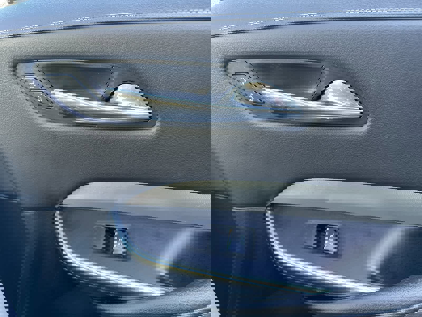 Used 2022 Cadillac XT4 Premium Luxury w/ Safety Alert Package image 18