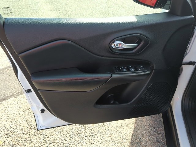 Used 2019 Jeep Cherokee Trailhawk w/ Cold Weather Group image 17