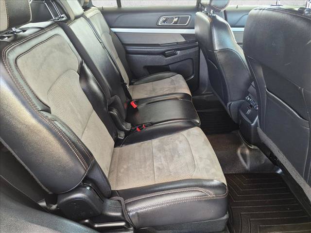 Used 2017 Ford Explorer XLT w/ Equipment Group 202A AWD/4WD image 20