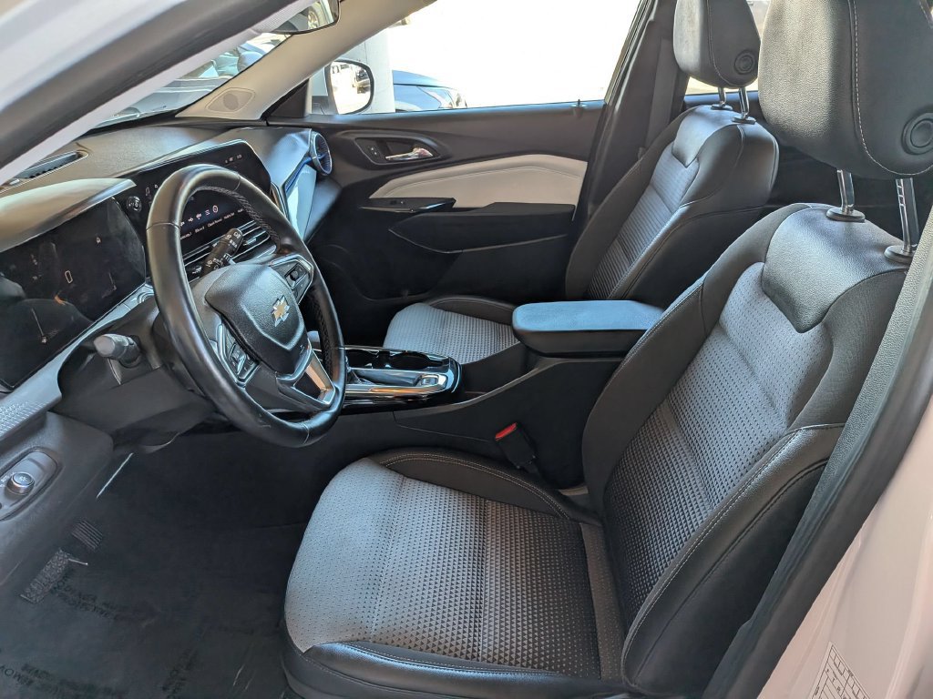 Used 2025 Chevrolet Trax LT w/ LT Convenience Package FWD image 15